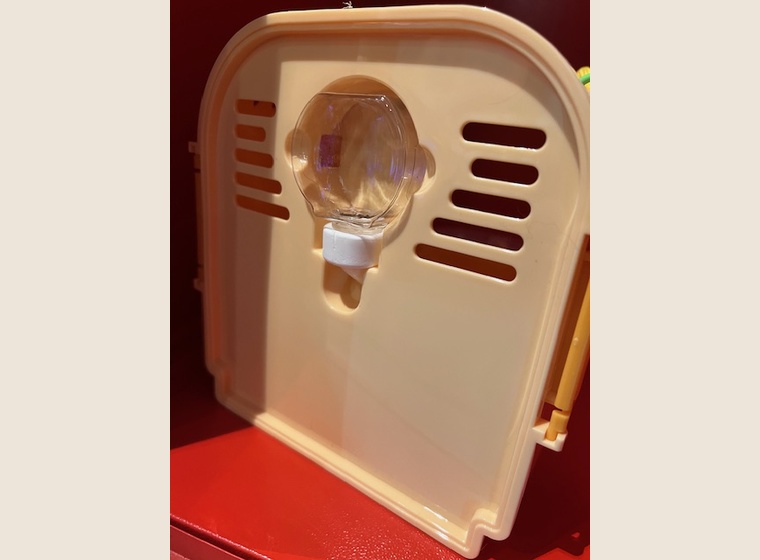 大人気！プラスチックキャリー(給水ボトル付)